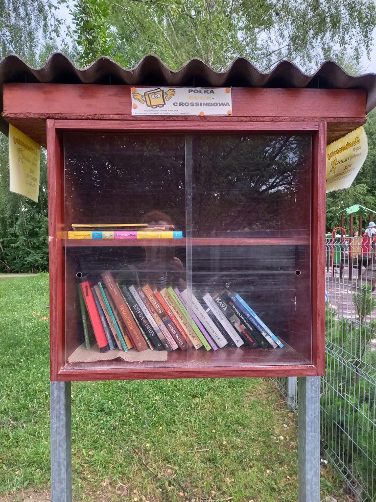 biblioteczka plenerowa bookcrossing